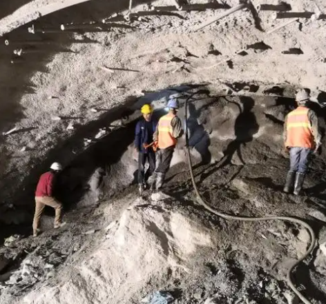 丽江拱顶带模注浆料的施工流程及注意事项